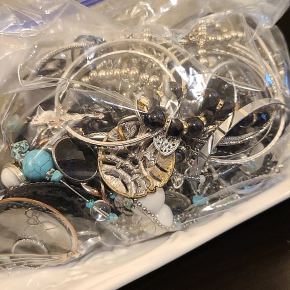 3 pound bundle of silver jewelry - Picture 7 of 7
